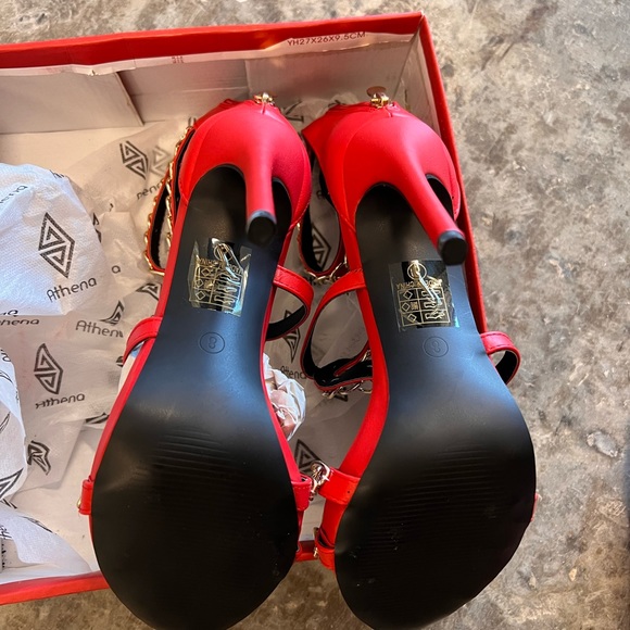 Red heels - Picture 5 of 7